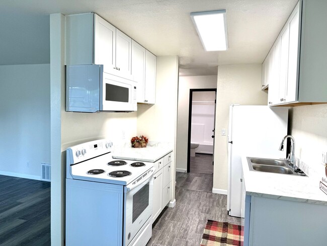 Photo - FULLY REMODELED * 1 BED / 1 BATH Unit 166