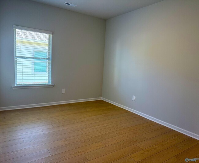 Photo - 212 Cobbdale Park Dr