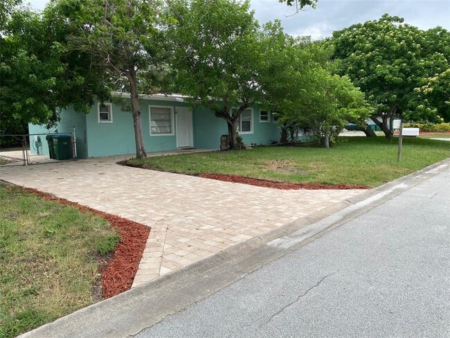 Building Photo - 7555 Magnolia Ave