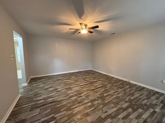 Photo - 102 Hillside Ct