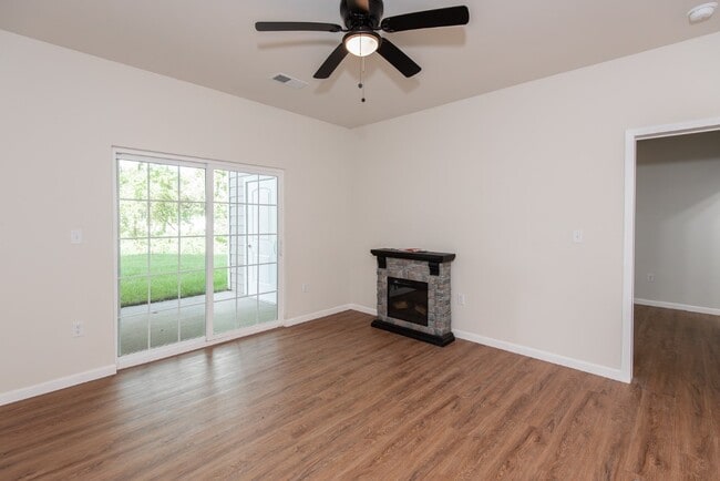 Photo - 211 Harmony Mdws Ct