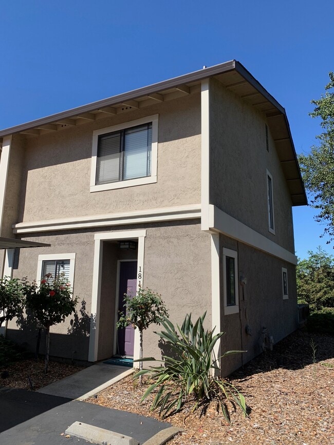 Building Photo - 1811 Pso Laguna Seco