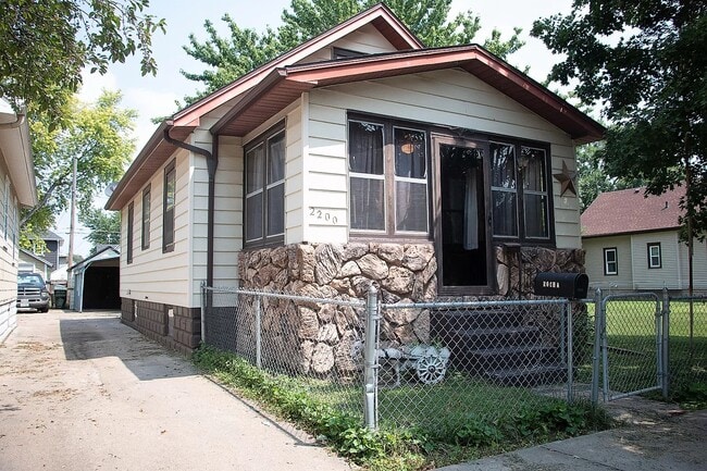 Building Photo - 2200 7th Ave