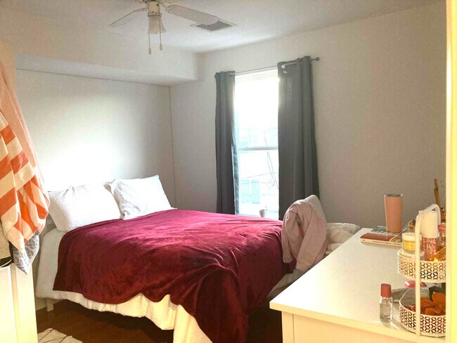 Photo - 1617 N Sydenham St Unit 3R