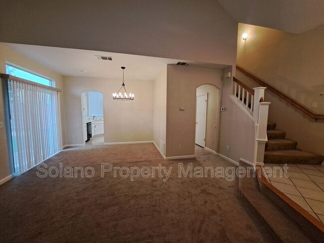 Photo - 849 Chateau Cir