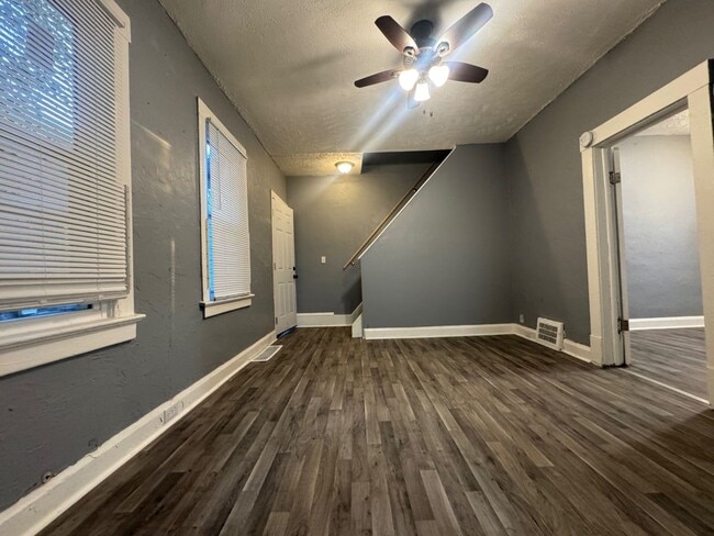 Photo - 6107 Fullerton Ave Unidad 6107 Fullerton Ave- Back