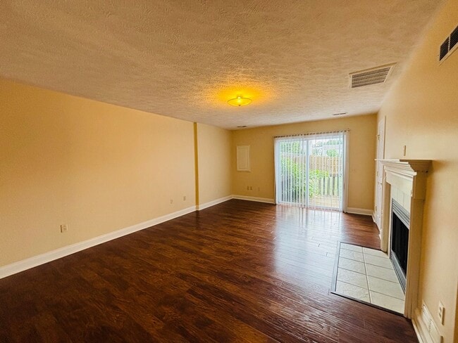 Photo - 120 Willow Oak Dr NW