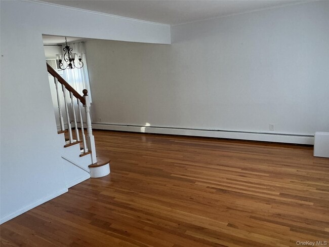 Photo - 4 Hitchcock Ln