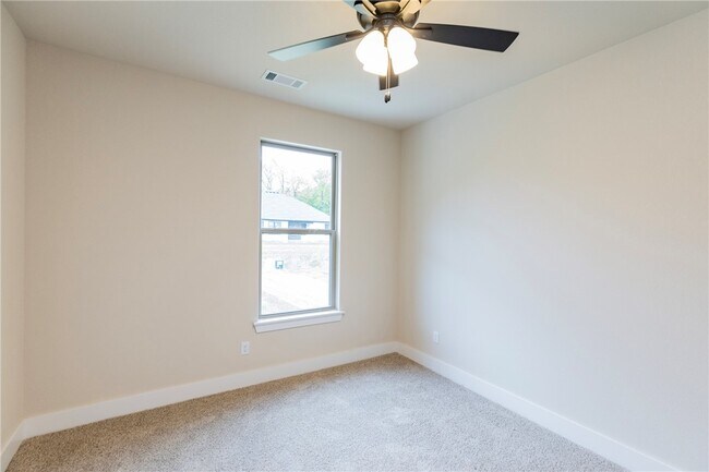 Photo - 2104 Dagan St