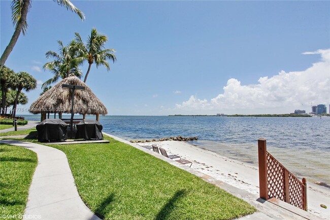 Photo - 2 Grove Isle Dr