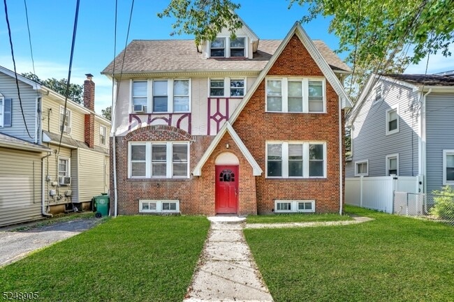 Building Photo - 706 Chestnut St Unit 1L