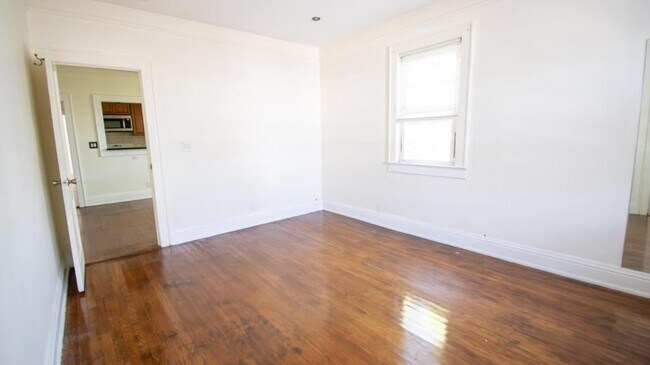 Photo - 840 W Seaman Ave