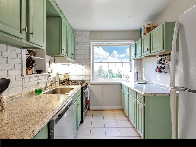 Photo - 2327 Glendale Terrace