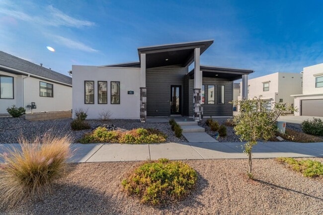 Building Photo - Beautiful 3 bed 2 bath + Den Home in Desert Color! Corner Lot!!