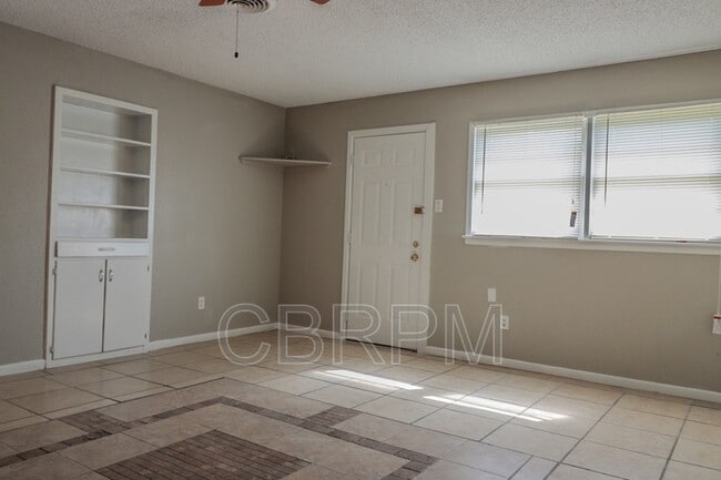 Photo - 2005 43rd St