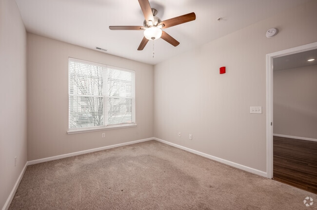 1BR, 1BA - 652SF - Bedroom