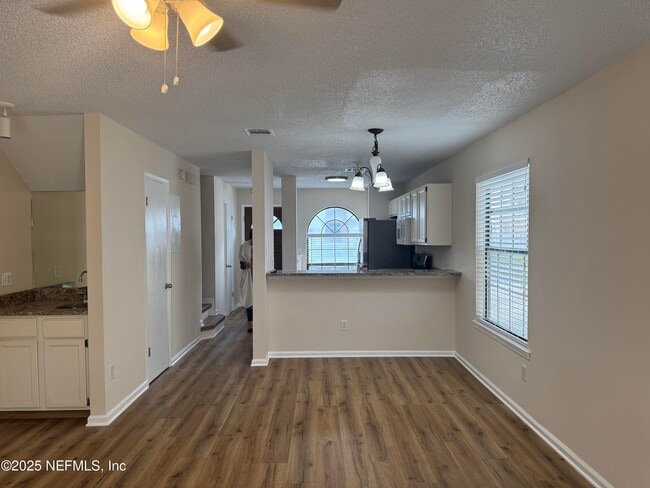 Photo - 2075 Gail Ave