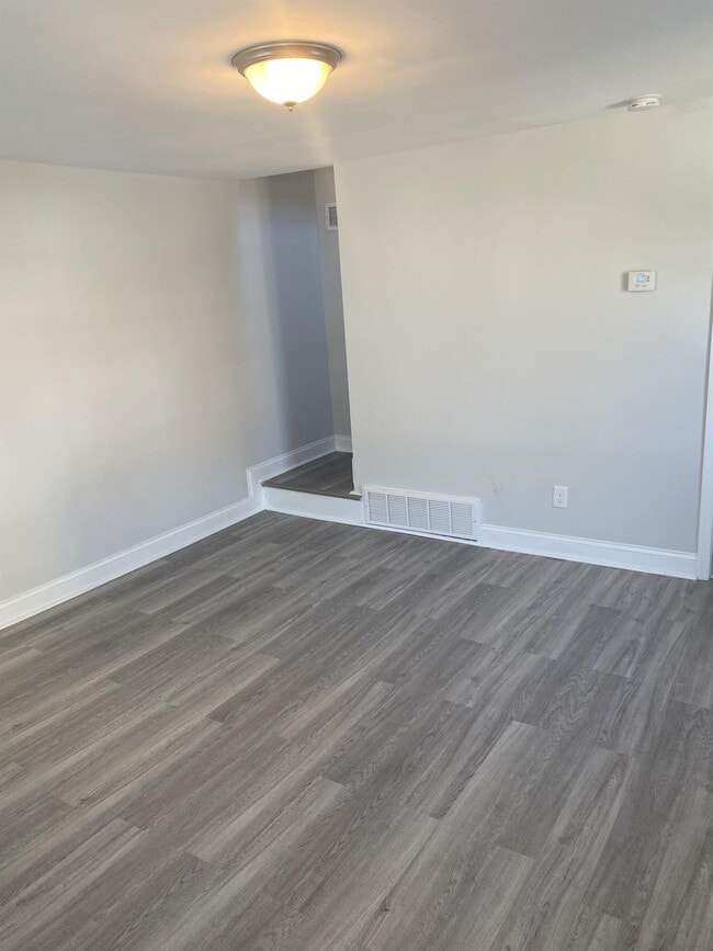 Photo - 400 Maple Ln