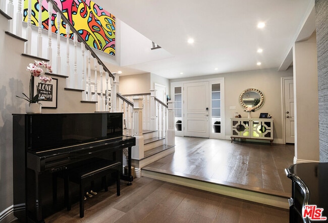 Photo - 9145 Sawyer St