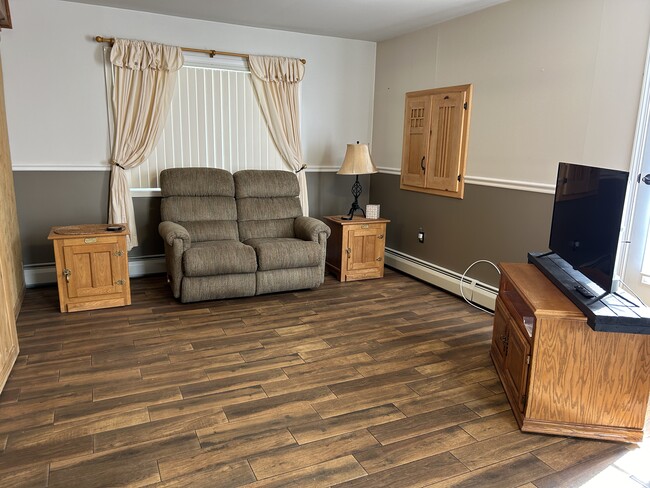 Photo - 2179 Shartlesville Rd Unidad The Golden Oak Suite