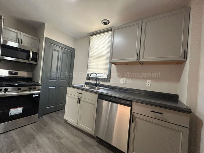 Photo - 1215 Sullivant Ave