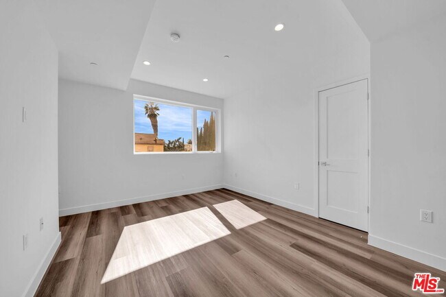 Photo - 667 Wilton Pl Unit 207