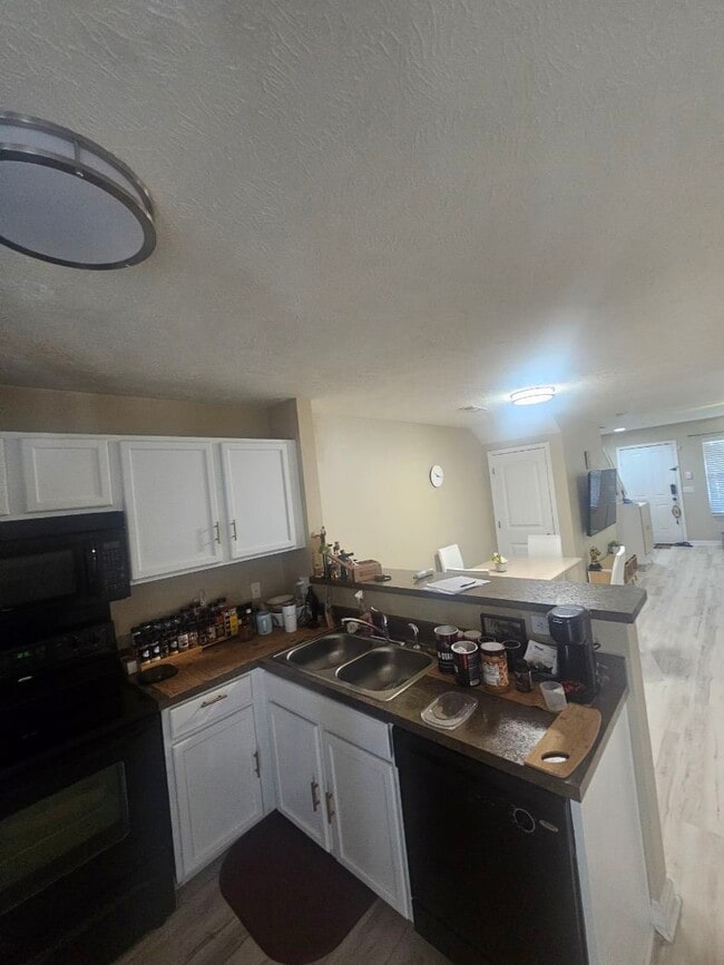 Photo - 572 Bradburn Village Cir