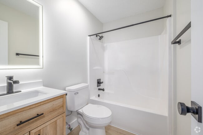 3BR, 2BA - 1,145SF - Bathroom