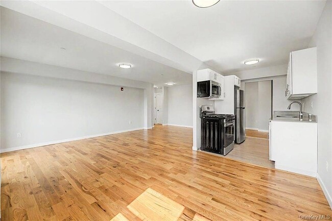 671 Bronx River Rd
