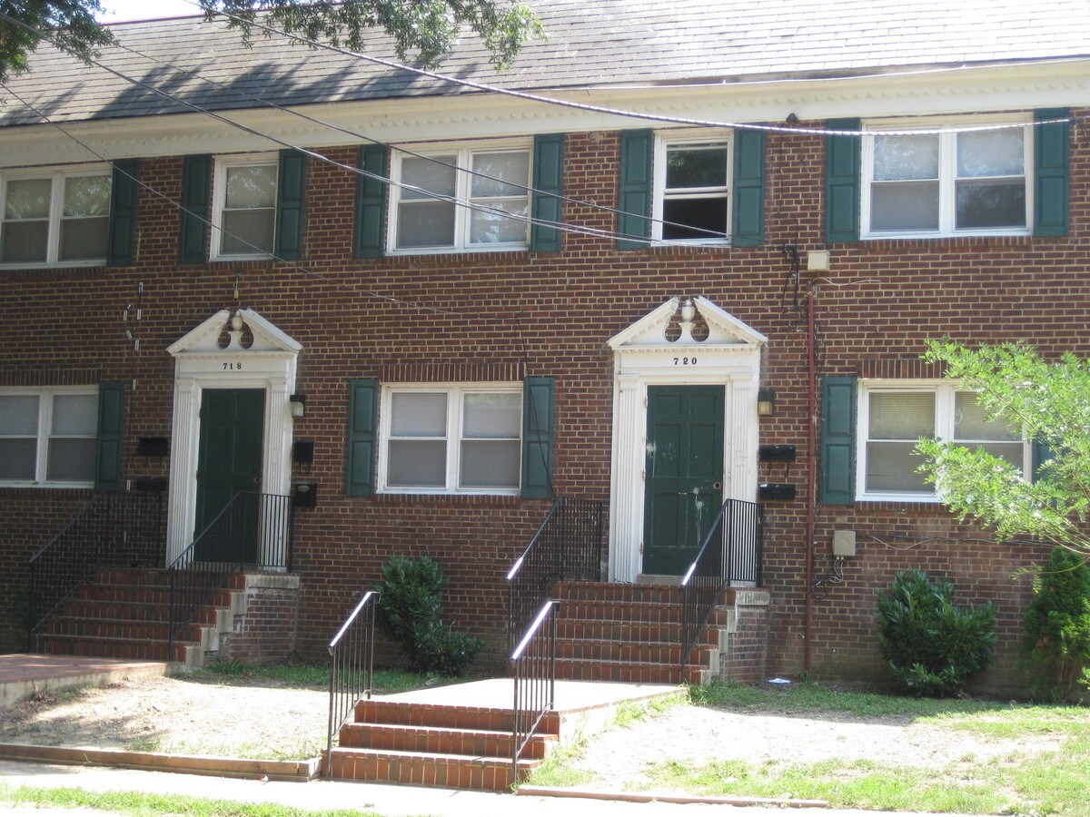 Photo - 718-720 31st St SE