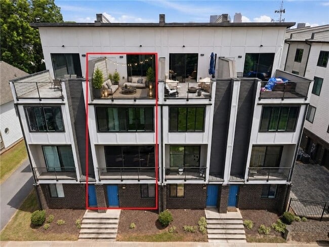 Building Photo - 211 Bass St SW