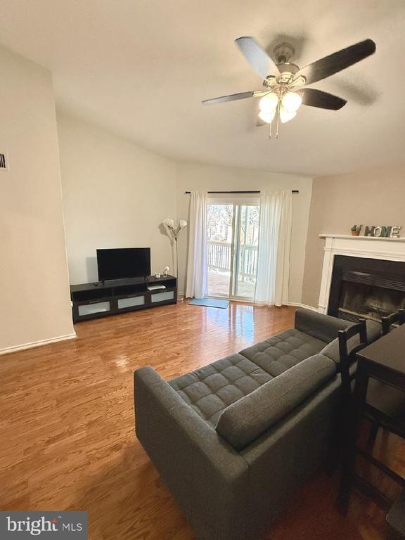 Building Photo - 1532 Lincoln Way Unit 304