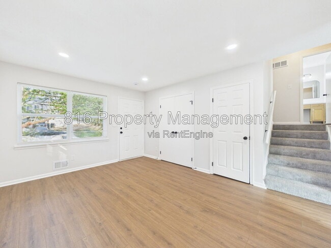 Photo - 7030 Ewing Ave Unidad 7028