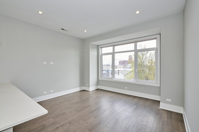 Open Concept Living - 1338 W Cullerton St