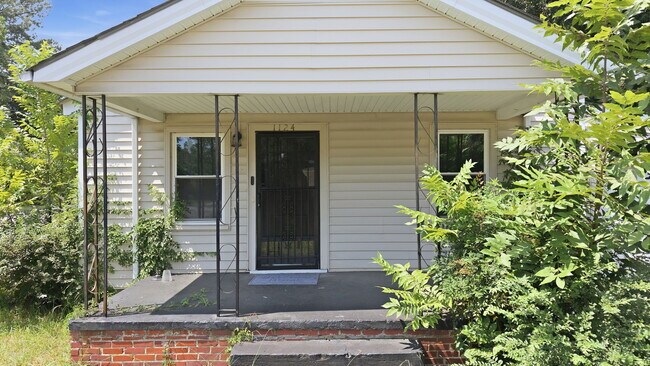 Photo - 1124 Clark St