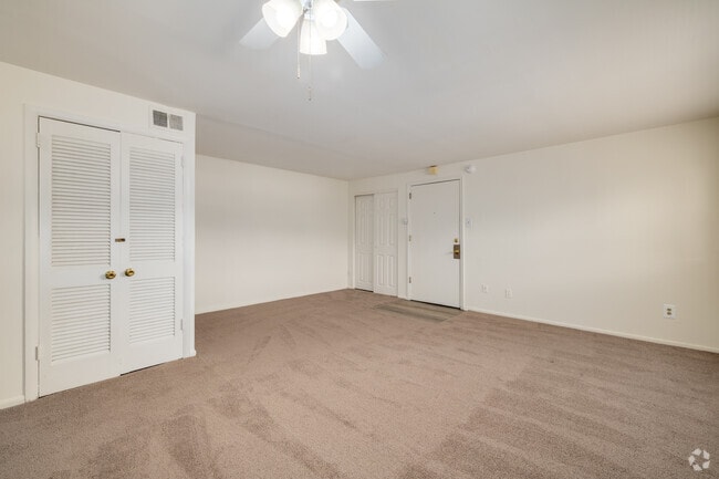 1BR, 1BA - 700SF - Living Room