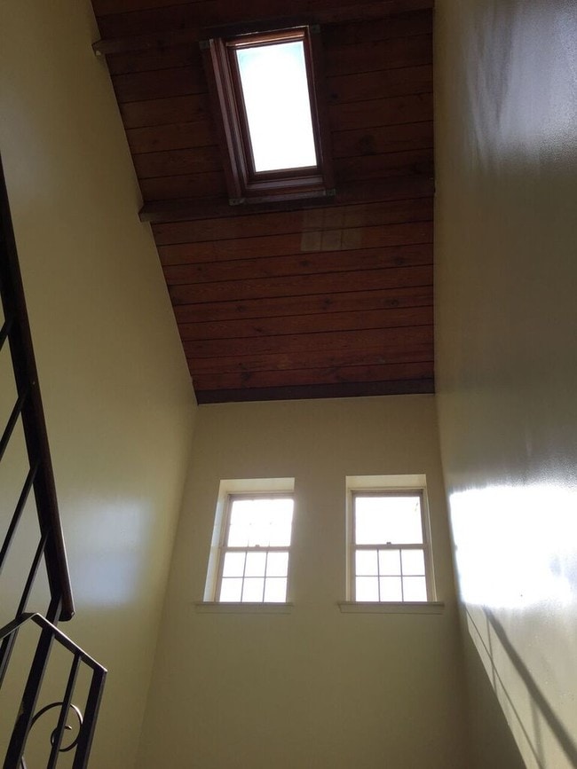 Photo - 430 N West St