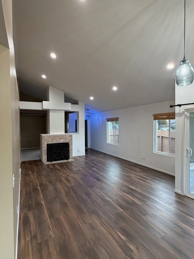 Photo - 1845 Blackhawk Ave