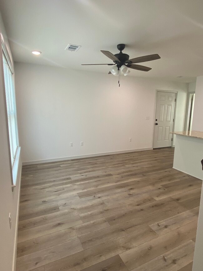 Photo - 416 E G St