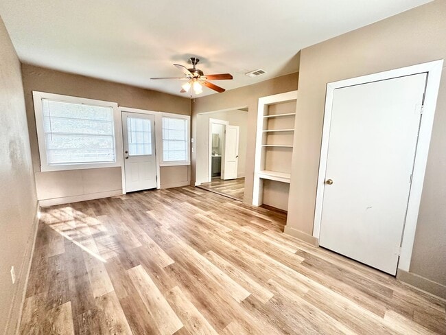 Photo - 2613 N Elm St Unit B