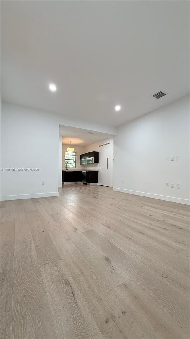 Photo - 2031 Meridian Ave Unidad 5