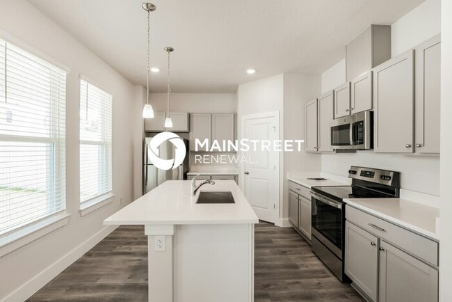 Photo - 3 Bedroom Pet-Friendly Home in Deland, FL with Main Street Renewal