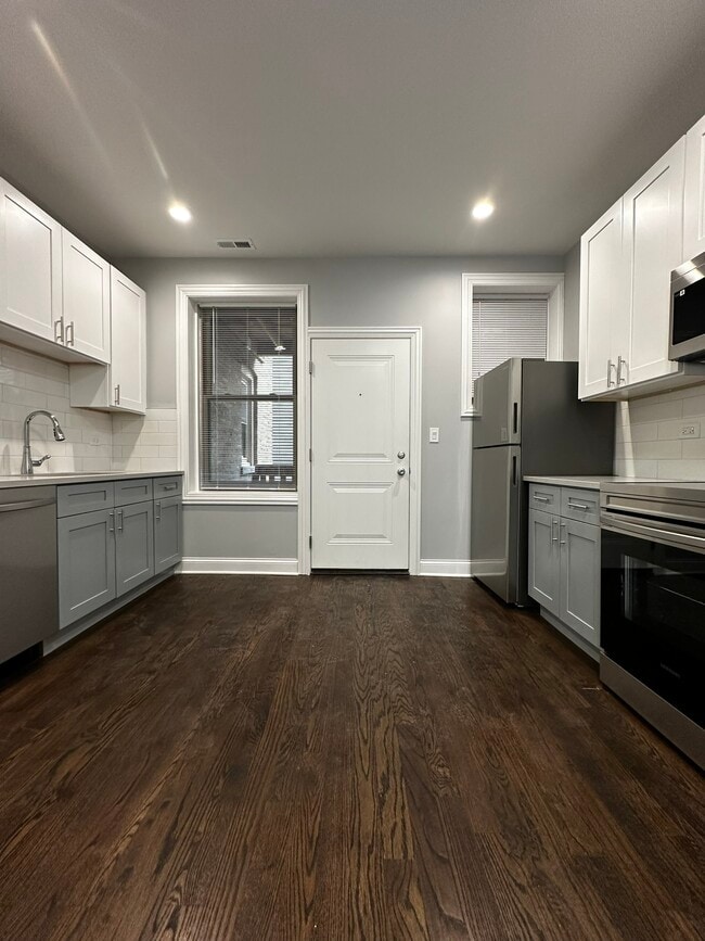 1224 W Rosemont - 3 Bedroom - 6257 Lakewood Rental