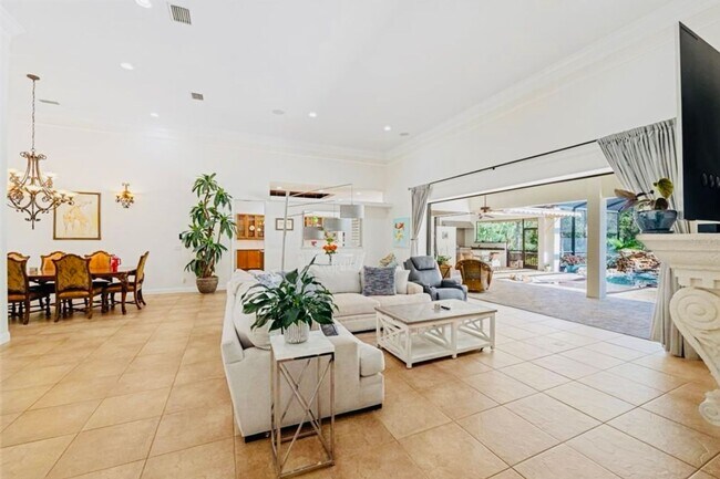 Photo - Luxurious 3 Bed 4 Bath Private Single-Stor...