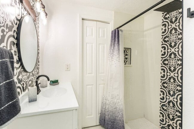 Photo - 2233 E Kaley Ave Unit ID1094193P