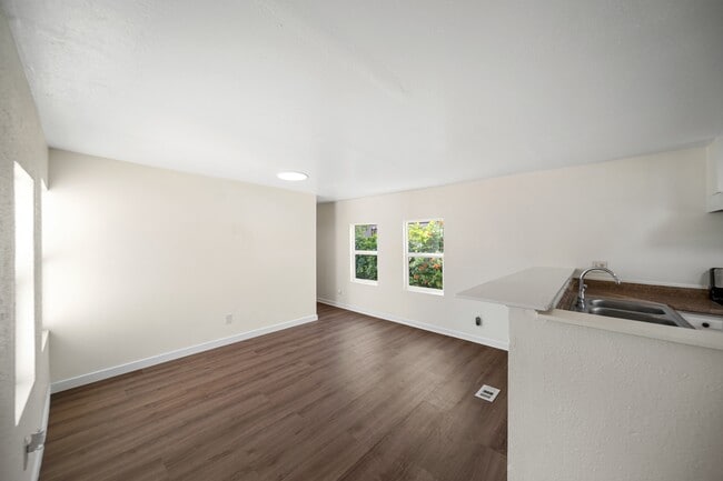 Photo - 562 Eastwood Dr