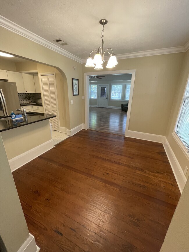 Photo - 902 W Church St