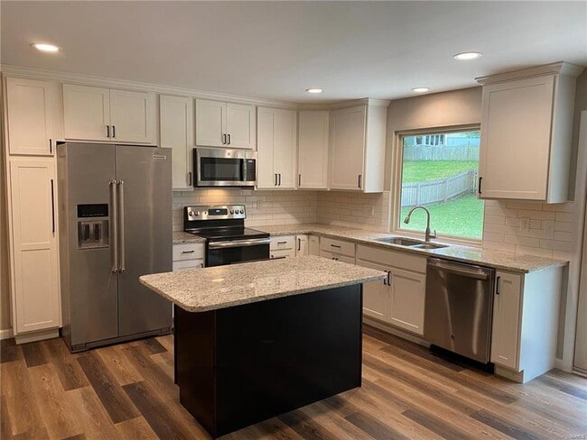 Photo - 762 La Feil Dr