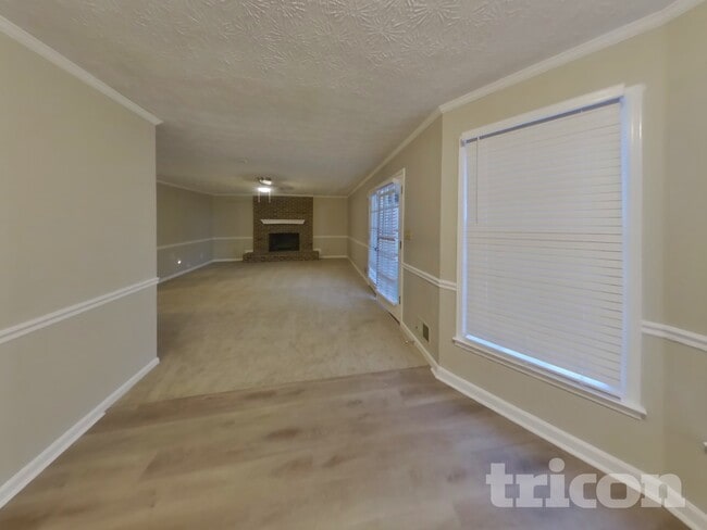 Photo - 305 Woodsong Dr