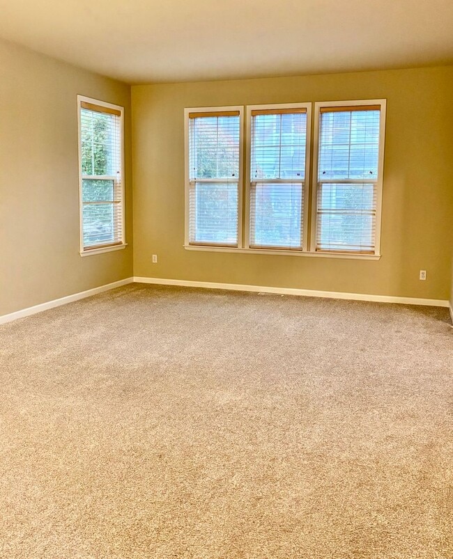 Photo - 4 Bed / 2.5 Bath Kirkland single family ho...